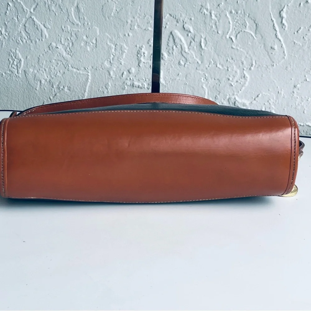 VINTAGE DOONEY & BOURKE BLACK TAN CLUTCH CROSSBODY BAG ADJUSTABLE STRAP - Picture 10 of 16